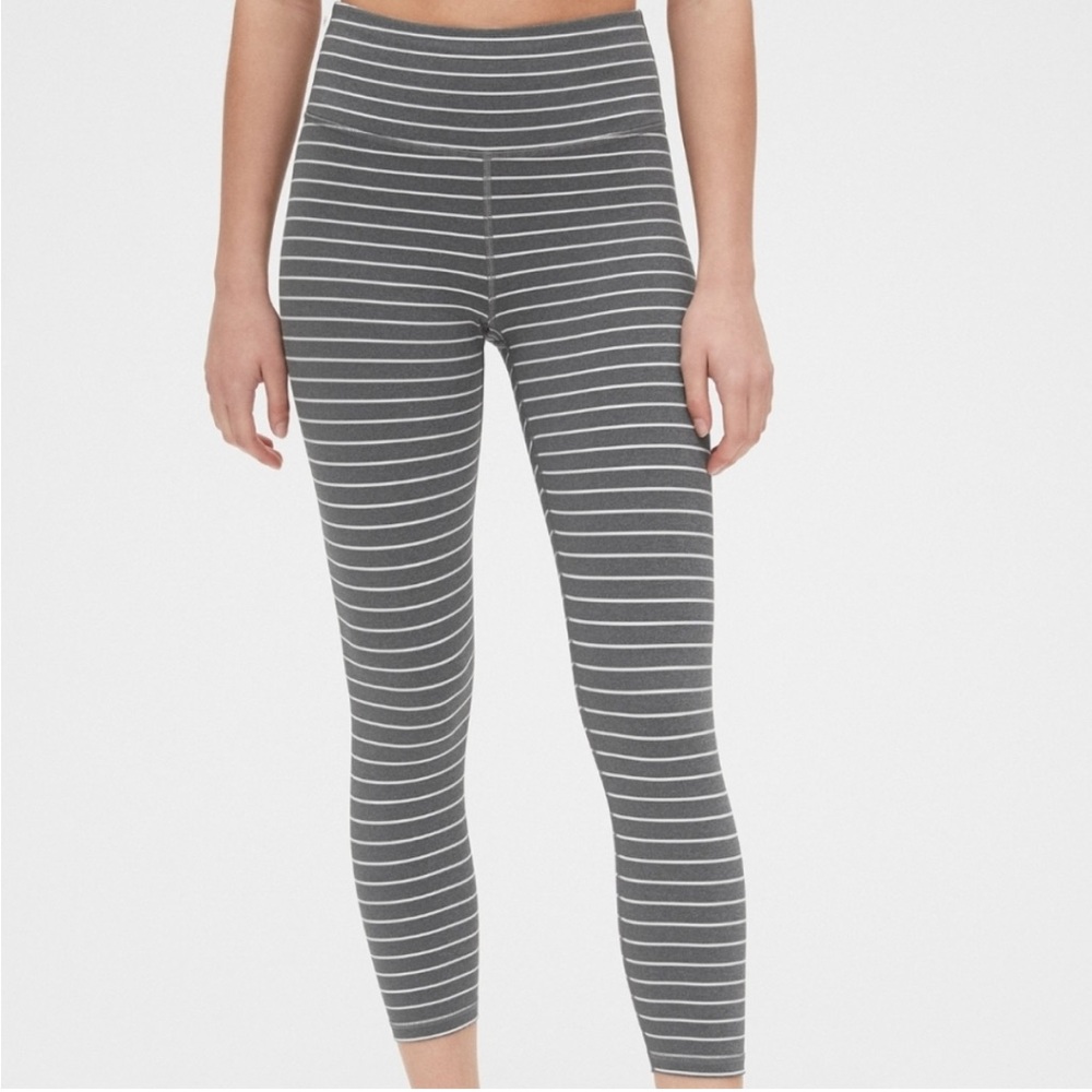 GapFit Blackout Technology High Rise 7/8 Grey White Stripe Leggings Size XS